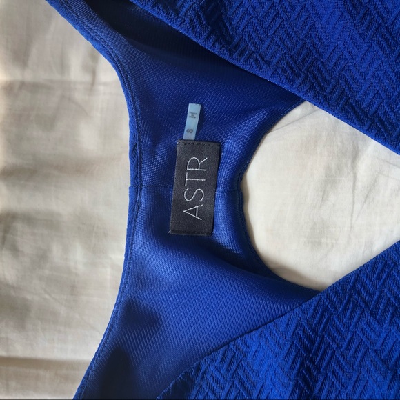 Textured Cross Back Bodycon Dress - Picture 3 of 3